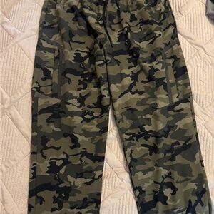 Under Armour Camo XXL Drawstring Jogger Pants - Olive & Black